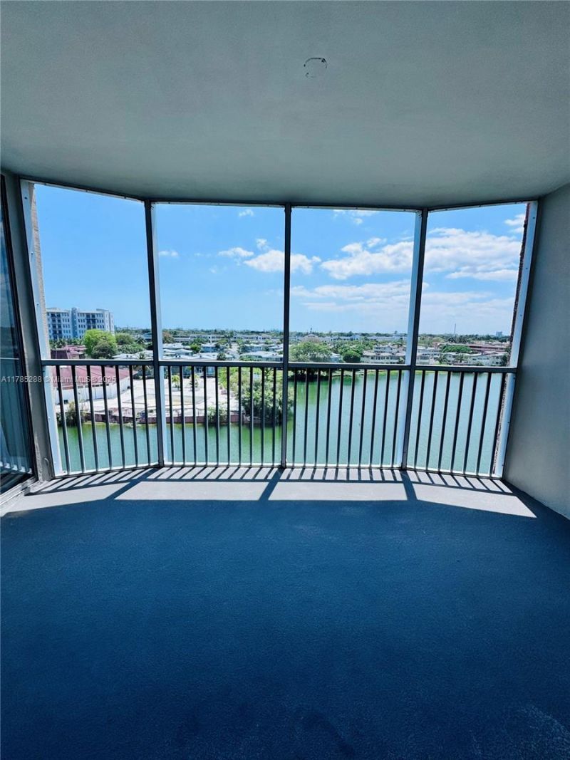 1750 NE 191st St, Unit 725-4, Miami, FL 33179 Photo