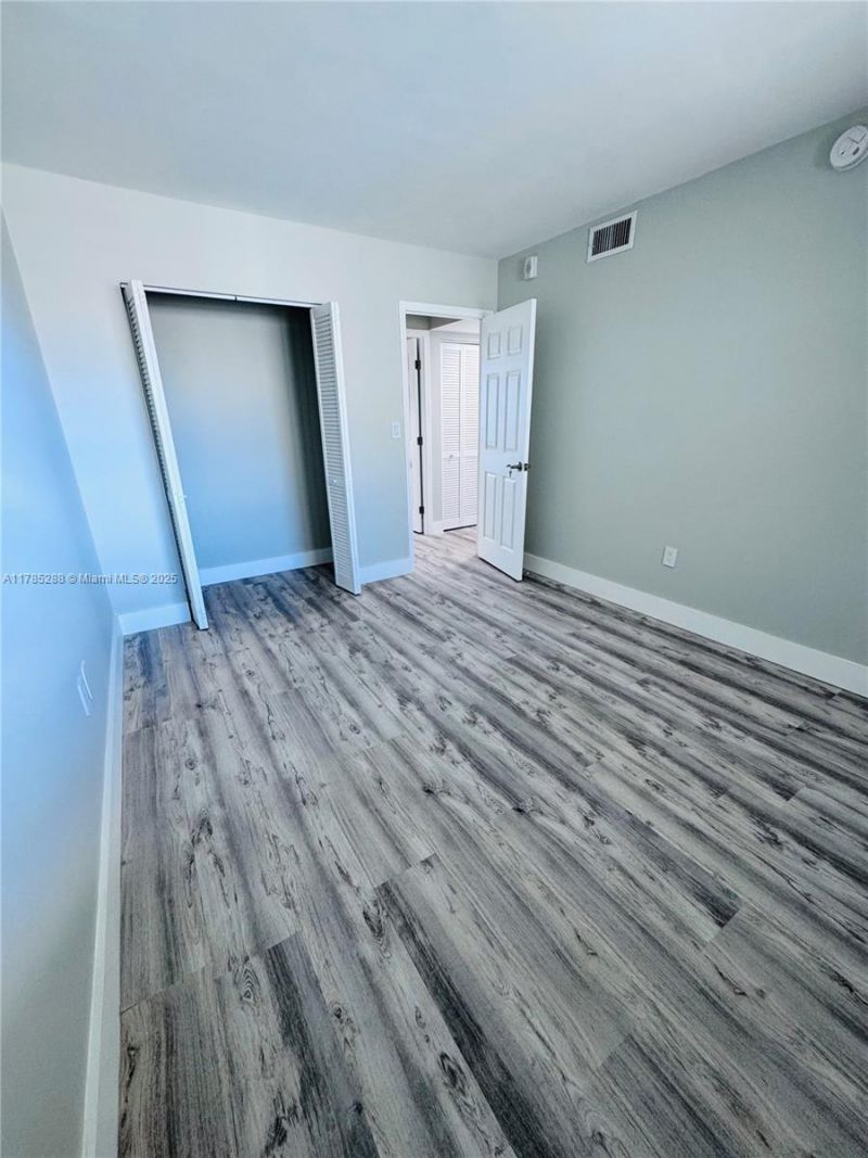 1750 NE 191st St, Unit 725-4, Miami, FL 33179 Photo