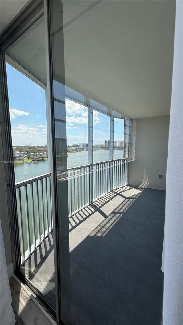 1750 NE 191st St, Unit 725-4, Miami, FL 33179 Photo