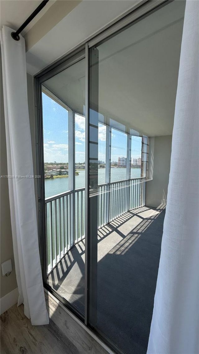 1750 NE 191st St, Unit 725-4, Miami, FL 33179 Photo