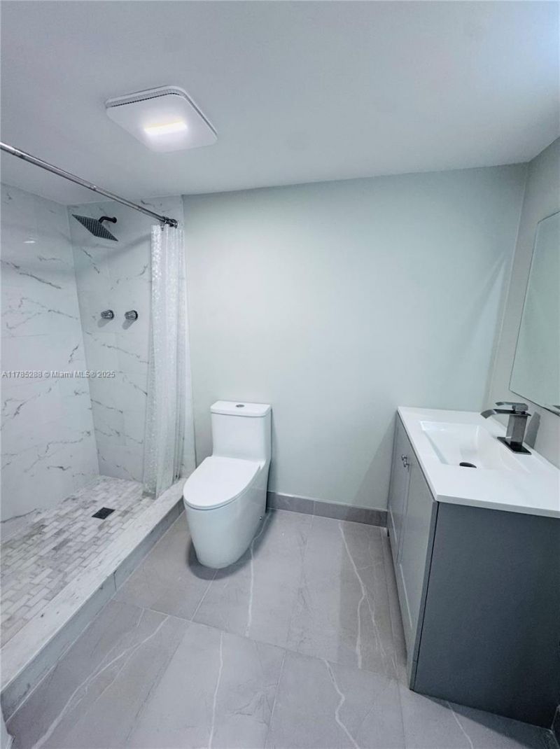 1750 NE 191st St, Unit 725-4, Miami, FL 33179 Photo