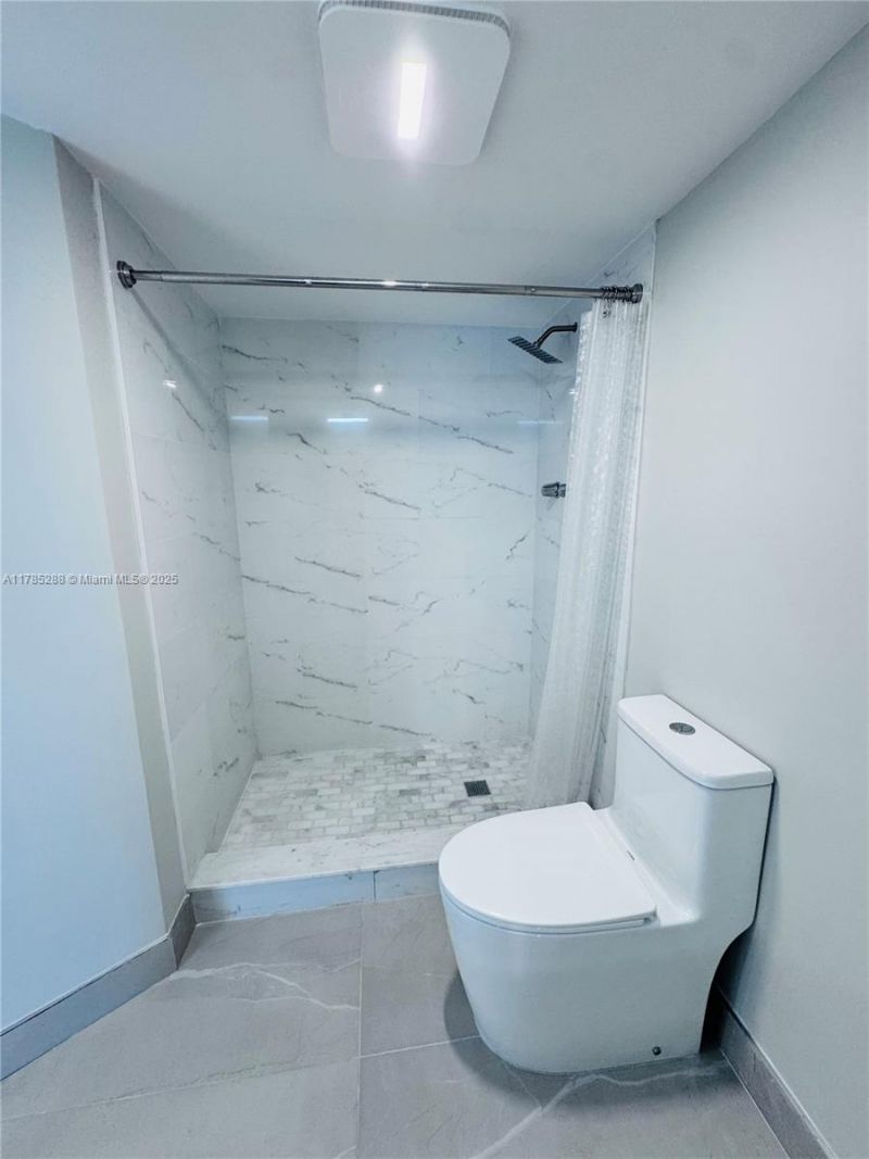 1750 NE 191st St, Unit 725-4, Miami, FL 33179 Photo