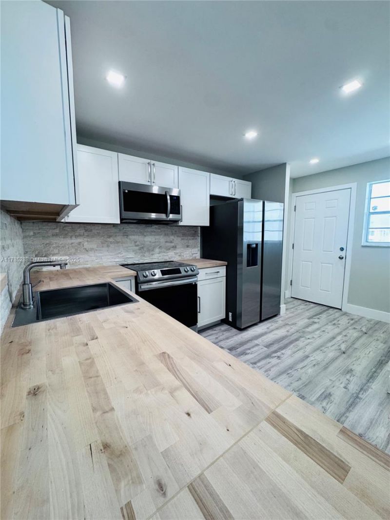 1750 NE 191st St, Unit 725-4, Miami, FL 33179 Photo