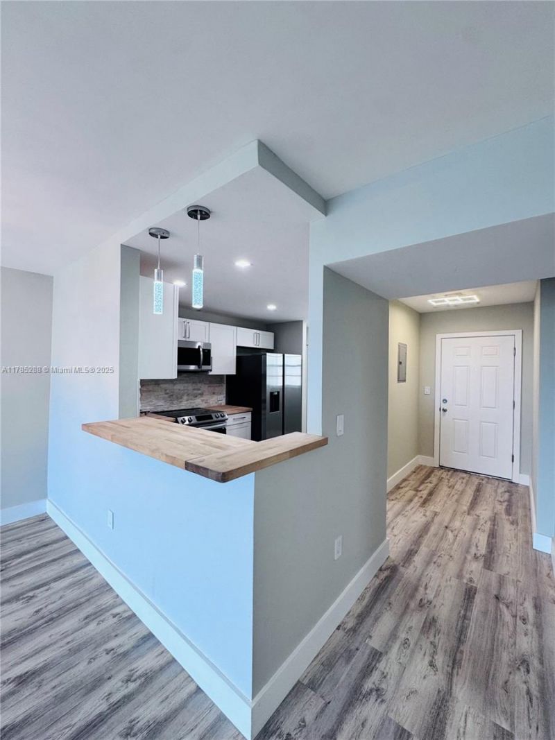 1750 NE 191st St, Unit 725-4, Miami, FL 33179 Photo