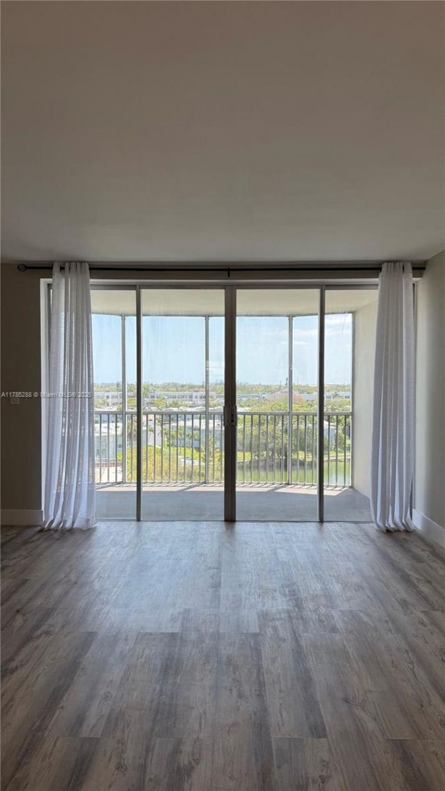 1750 NE 191st St, Unit 725-4, Miami, FL 33179 Photo