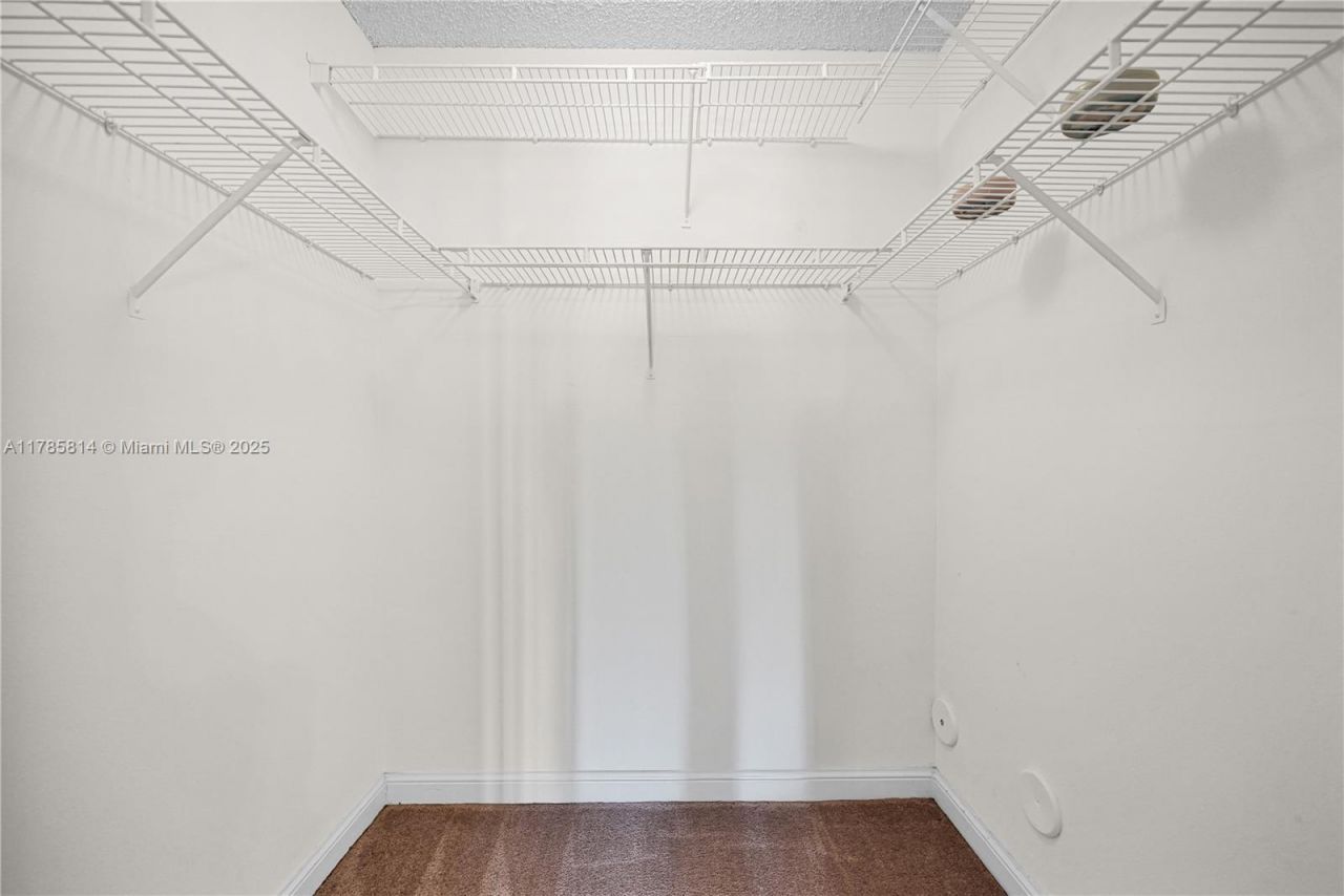 7640 Westwood Dr, Unit 404, Tamarac, FL 33321 Photo