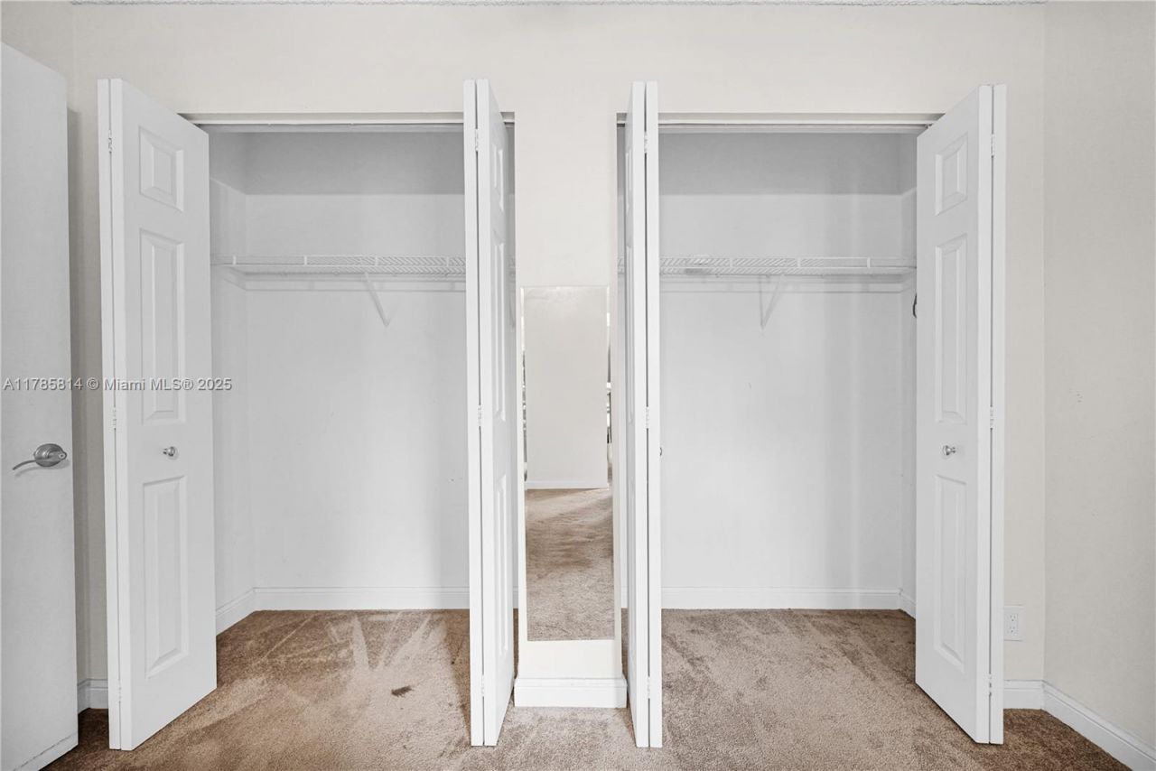 7640 Westwood Dr, Unit 404, Tamarac, FL 33321 Photo