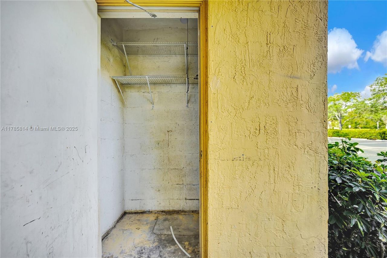 7640 Westwood Dr, Unit 404, Tamarac, FL 33321 Photo