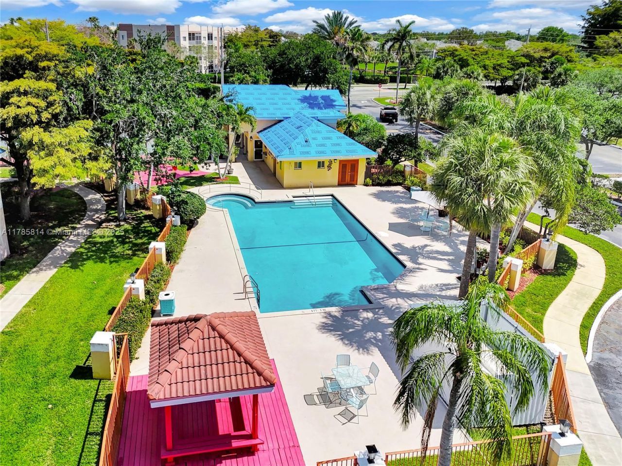 7640 Westwood Dr, Unit 404, Tamarac, FL 33321 Photo