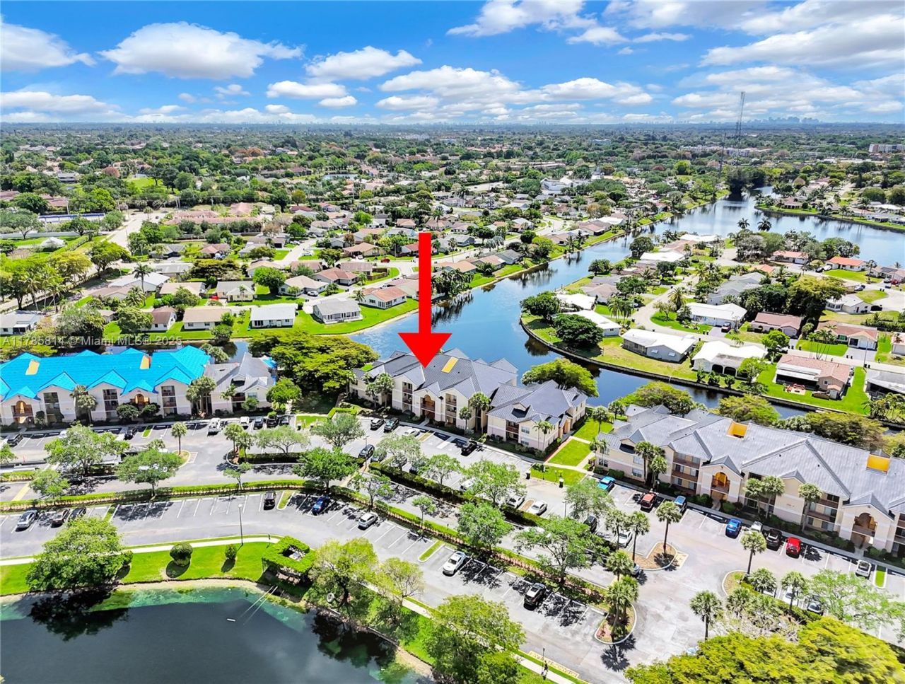 7640 Westwood Dr, Unit 404, Tamarac, FL 33321 Photo