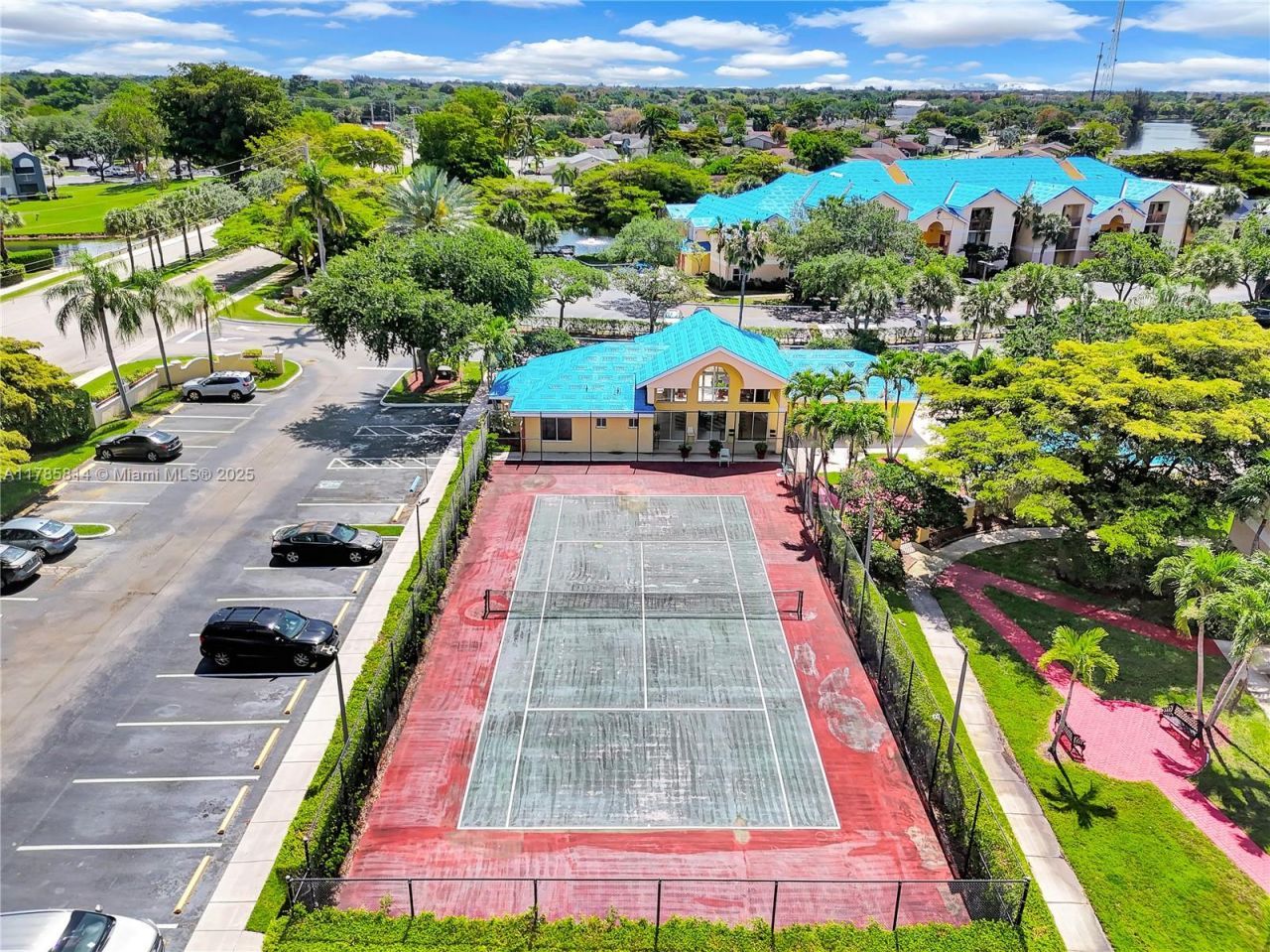 7640 Westwood Dr, Unit 404, Tamarac, FL 33321 Photo