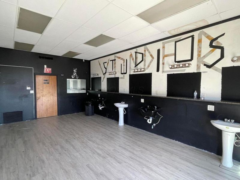 4994 Lindora Drive, Columbus, OH 43232 Photo 2