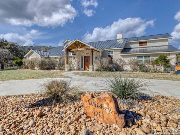 67 Stepping Stone, ConCan, TX 78838