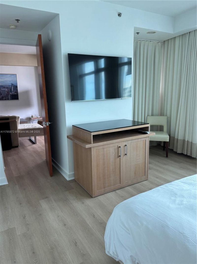 1395 W Brickell Ave, Unit 2813, Miami, FL 33131 Photo