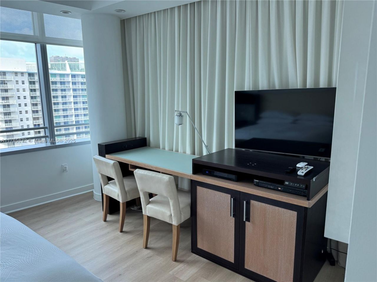 1395 W Brickell Ave, Unit 2813, Miami, FL 33131 Photo