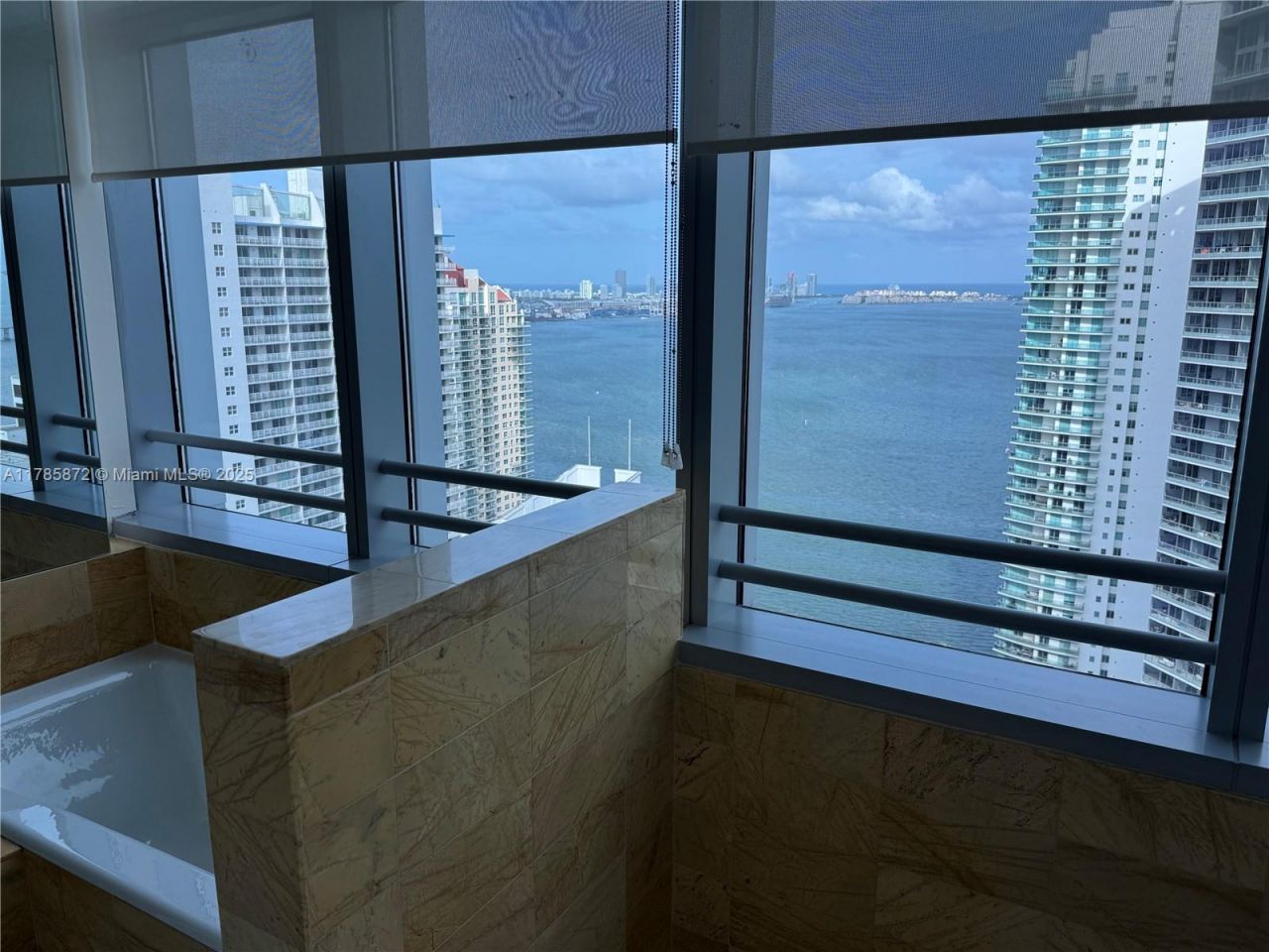 1395 W Brickell Ave, Unit 2813, Miami, FL 33131 Photo