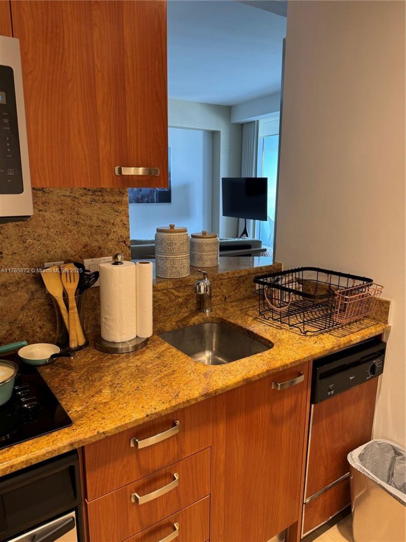 1395 W Brickell Ave, Unit 2813, Miami, FL 33131 Photo