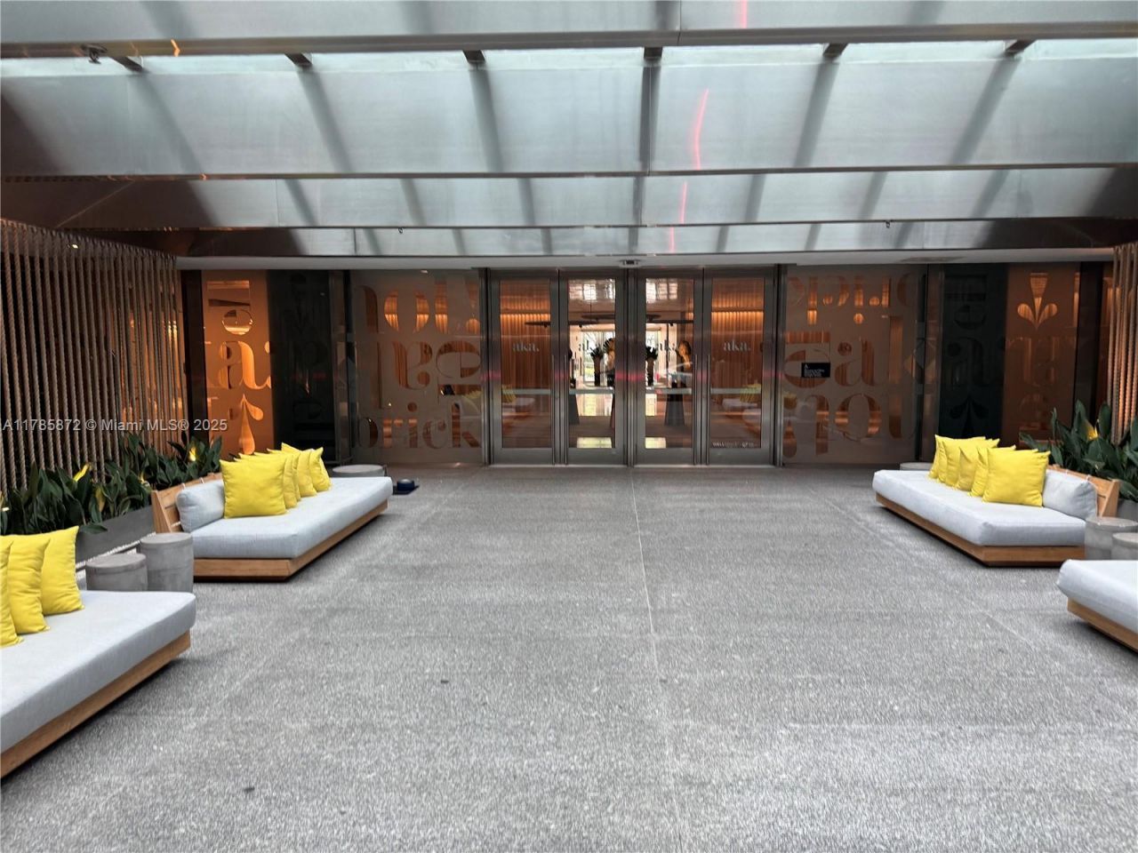 1395 W Brickell Ave, Unit 2813, Miami, FL 33131 Photo