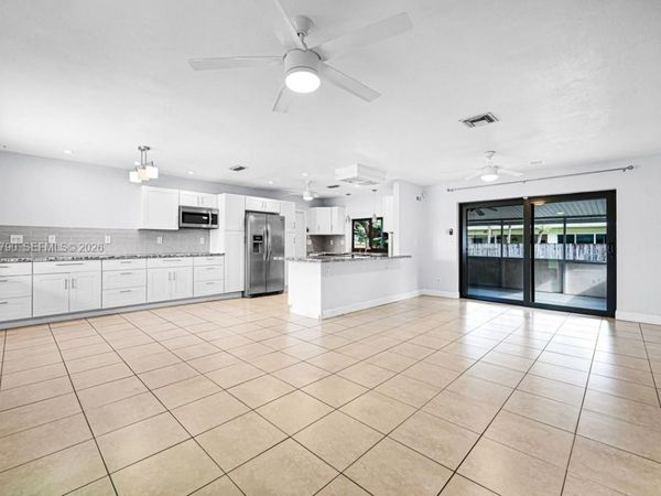 8451 NW 10th St, Pembroke Pines, FL 33024