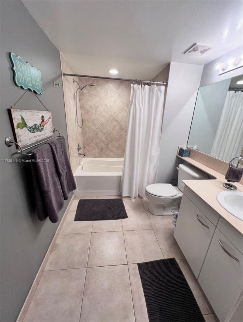 2080 S Ocean Dr, Unit 707, Hallandale Beach, FL 33009 Photo