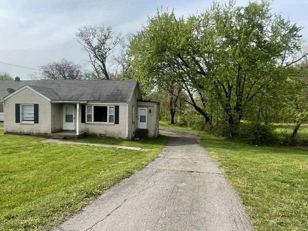 2511 Memorial Blvd, Springfield, TN 37172