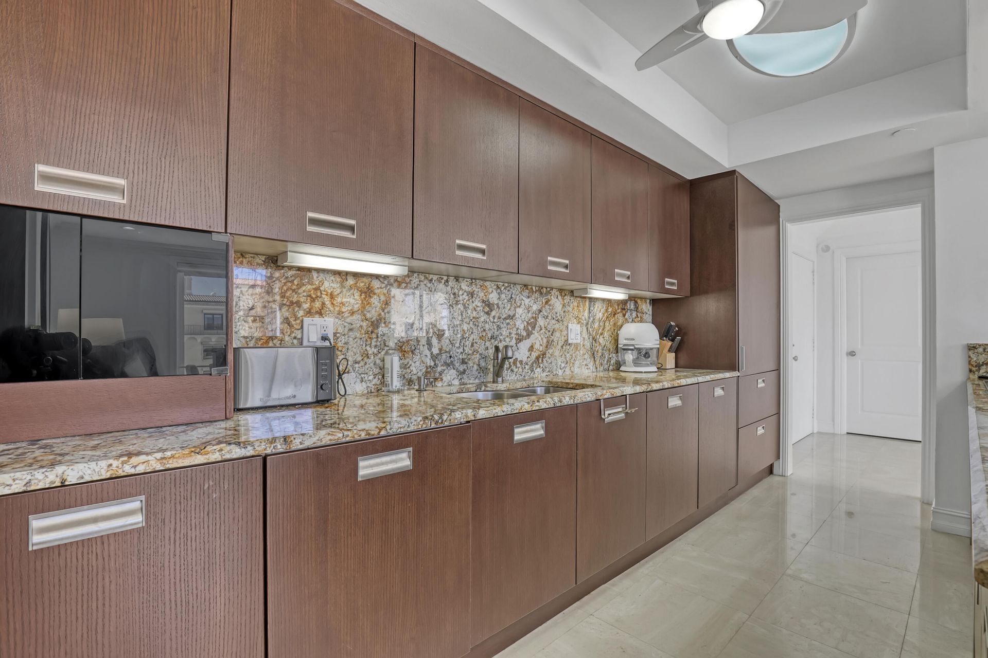 150 Bradley Place, Unit 605, Palm Beach, FL 33480 Photo