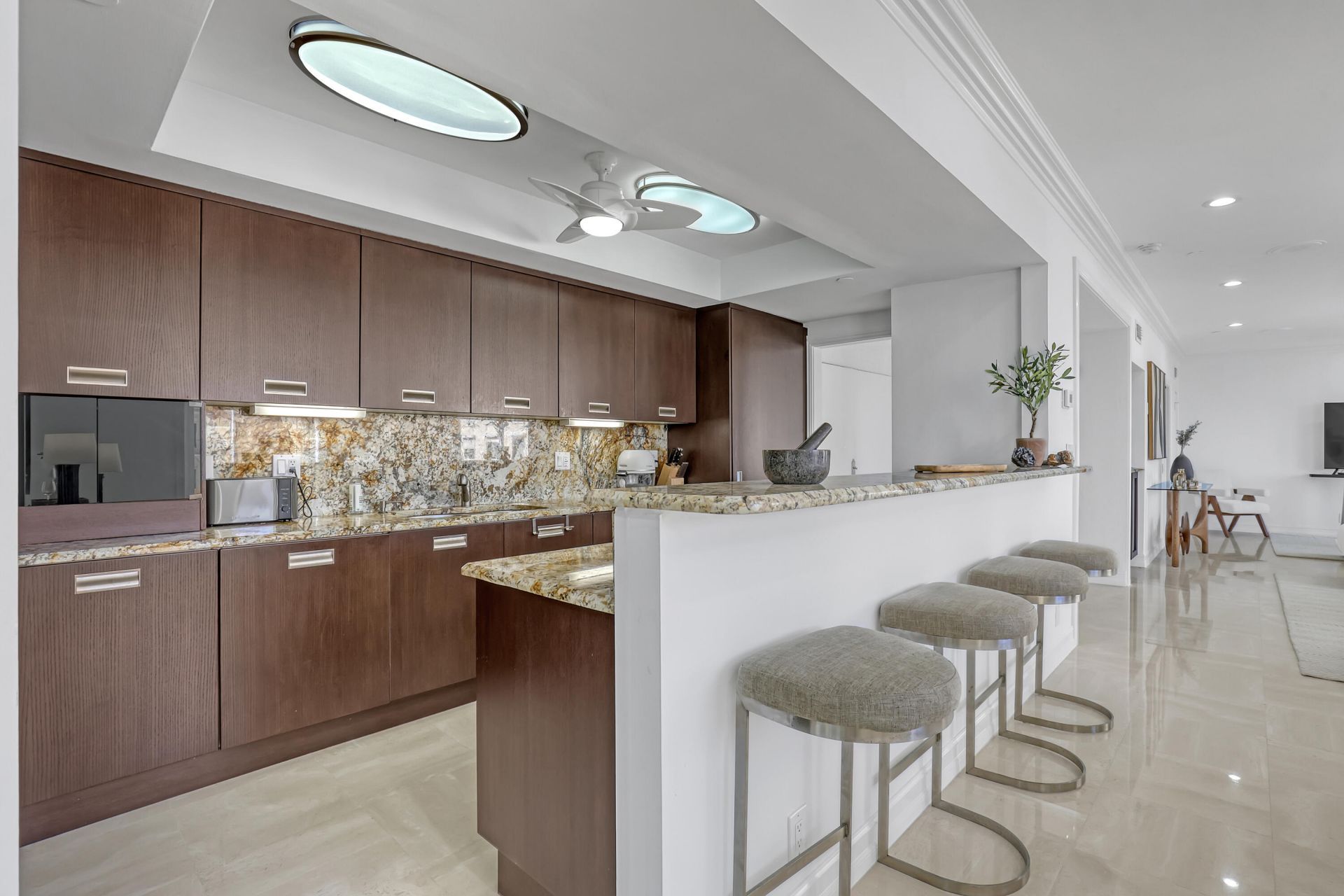 150 Bradley Place, Unit 605, Palm Beach, FL 33480 Photo