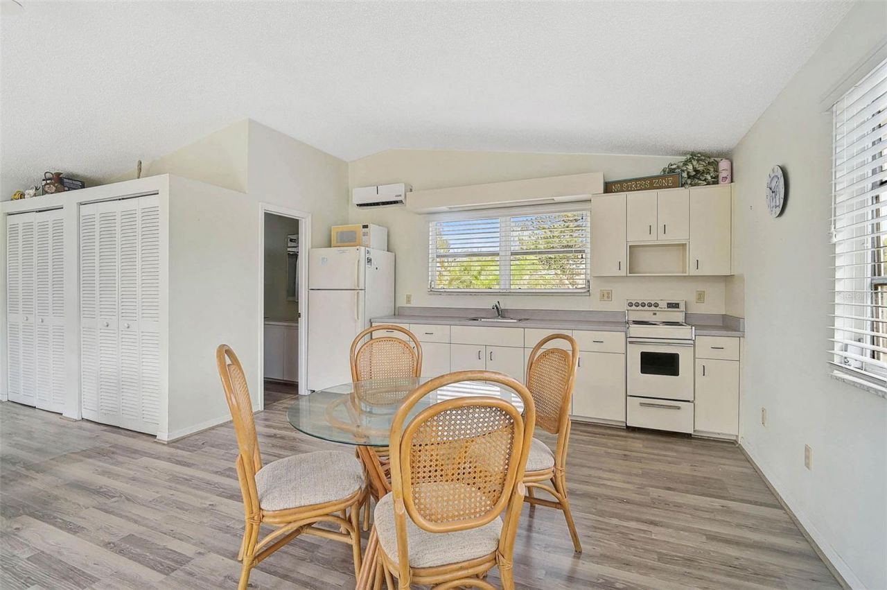 105 Island Circle, Sarasota, FL 34242 Photo