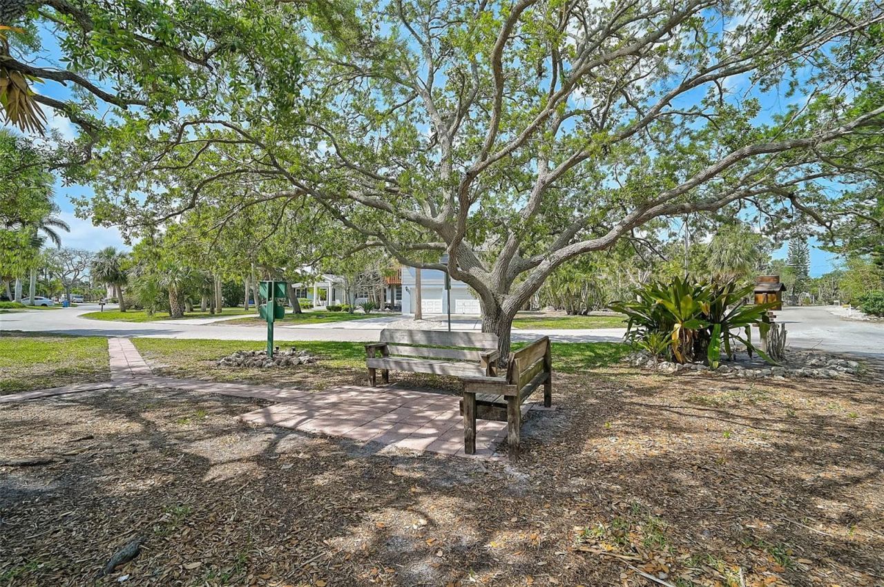 105 Island Circle, Sarasota, FL 34242 Photo