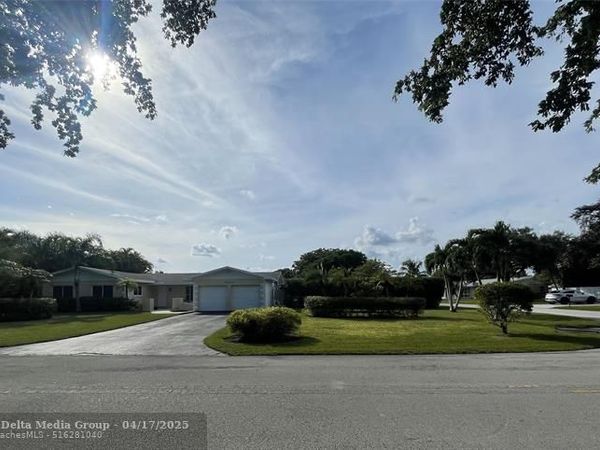 18250 SW 88th Pl, Palmetto Bay, FL 33157