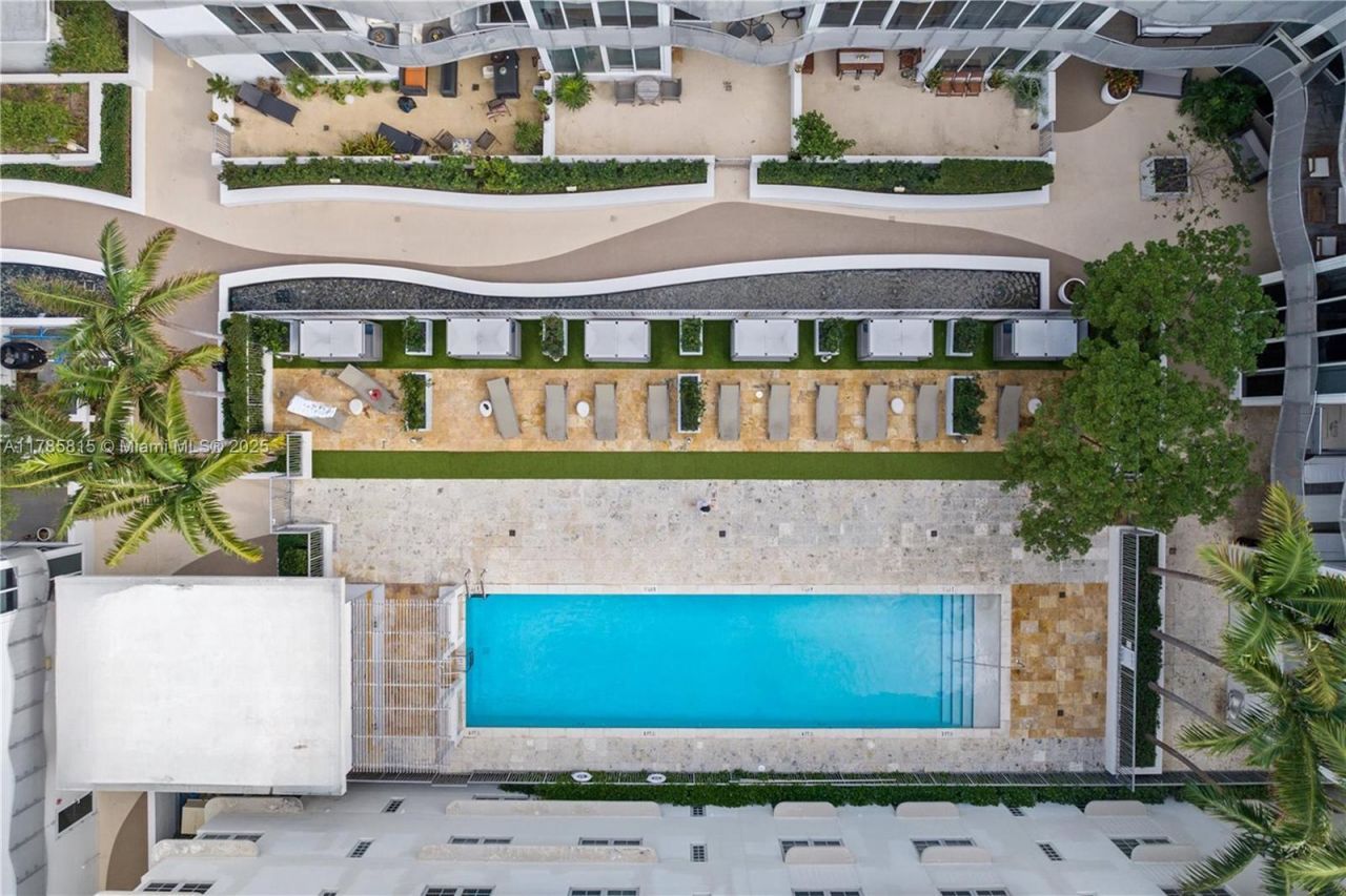 2155 Washington Ct, Unit 207, Miami Beach, FL 33139 Photo