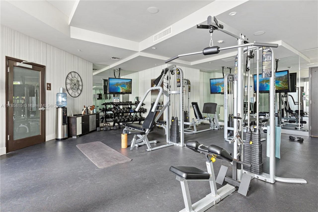 2155 Washington Ct, Unit 207, Miami Beach, FL 33139 Photo