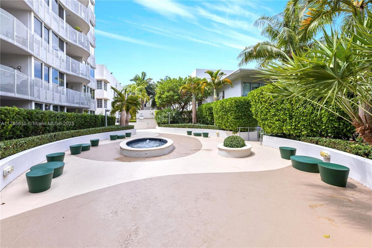 2155 Washington Ct, Unit 207, Miami Beach, FL 33139 Photo