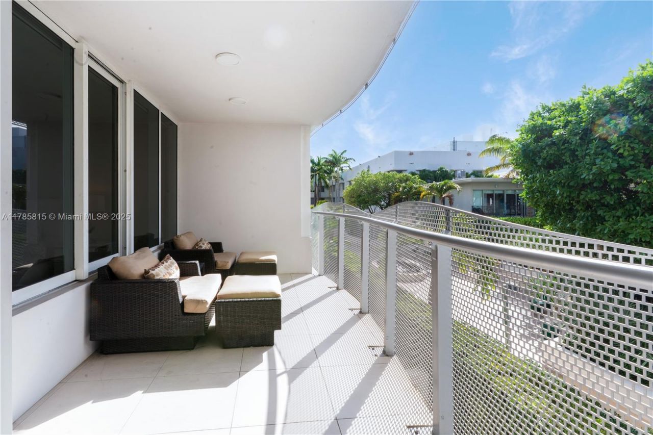 2155 Washington Ct, Unit 207, Miami Beach, FL 33139 Photo