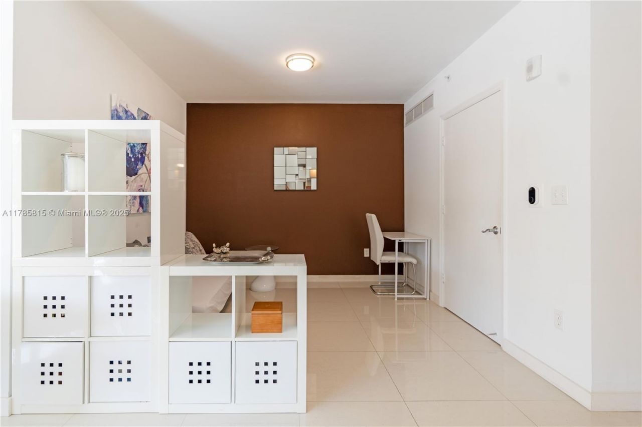 2155 Washington Ct, Unit 207, Miami Beach, FL 33139 Photo