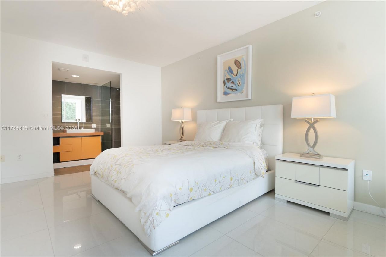 2155 Washington Ct, Unit 207, Miami Beach, FL 33139 Photo