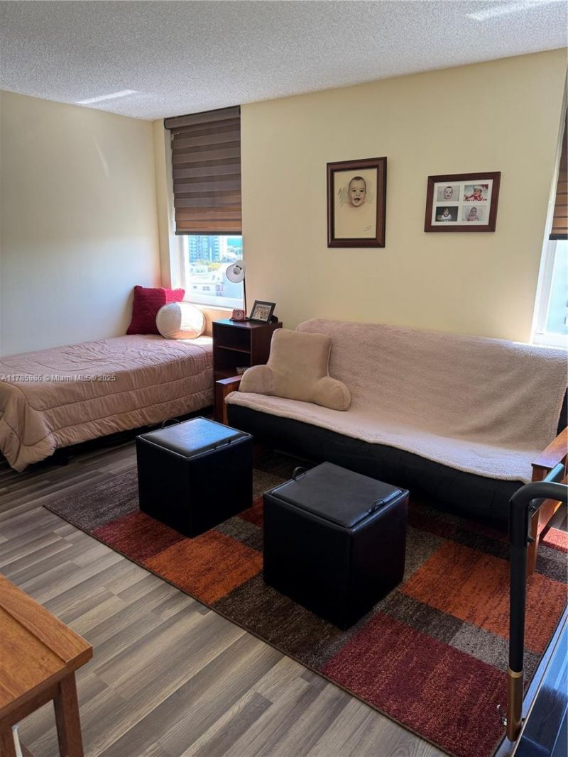 427 Golden Isles Dr, Unit 11J, Hallandale Beach, FL 33009 Photo