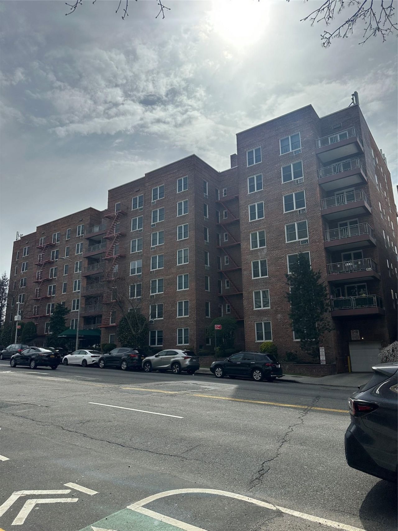 241-20 Northern Boulevard, Unit 1M, Douglaston, NY 11362 Main Photo