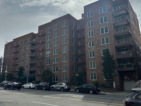 241-20 Northern Boulevard, Unit 1M, Douglaston, NY 11362