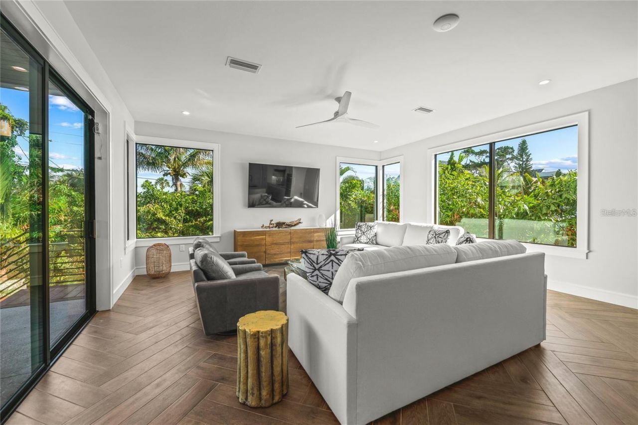 135 Grant Drive, Sarasota, FL 34236 Photo