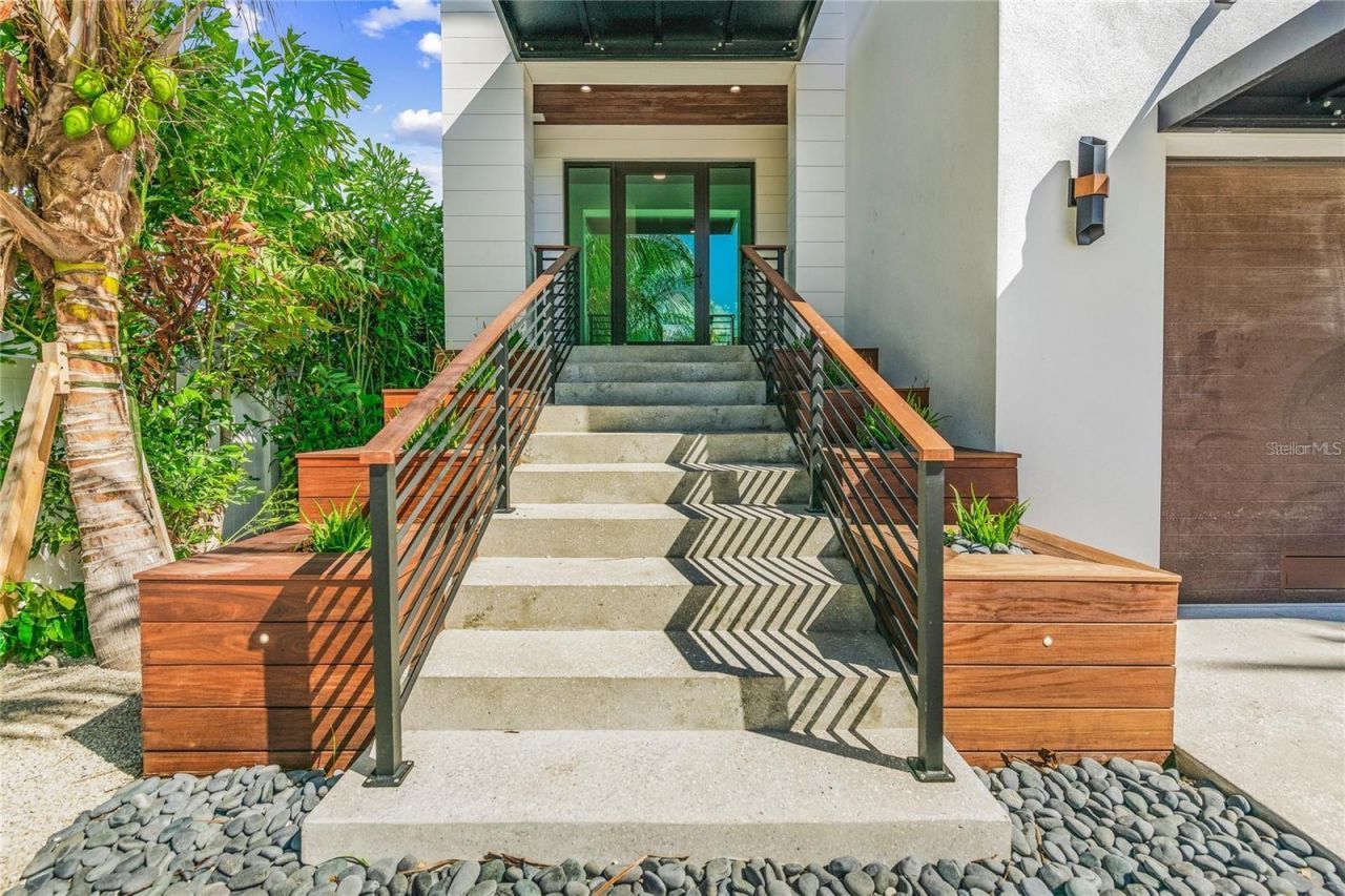 135 Grant Drive, Sarasota, FL 34236 Photo