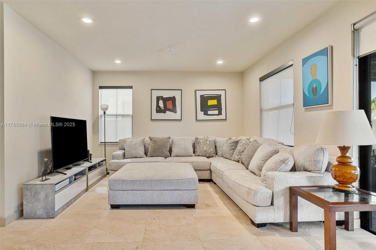 10075 NW 86th Ter, Doral, FL 33178 Photo