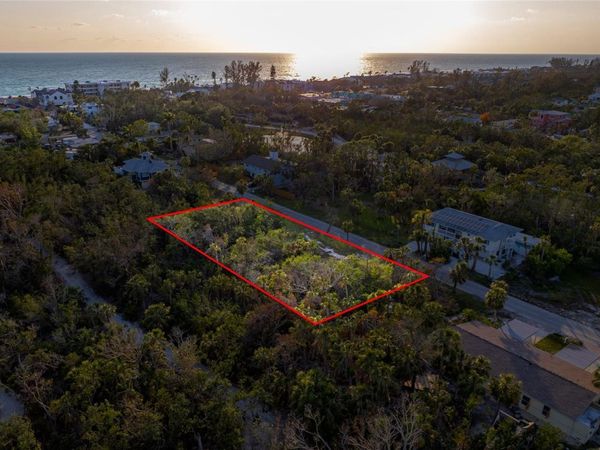 560 GULF BAY ROAD, LONGBOAT KEY, FL 34228