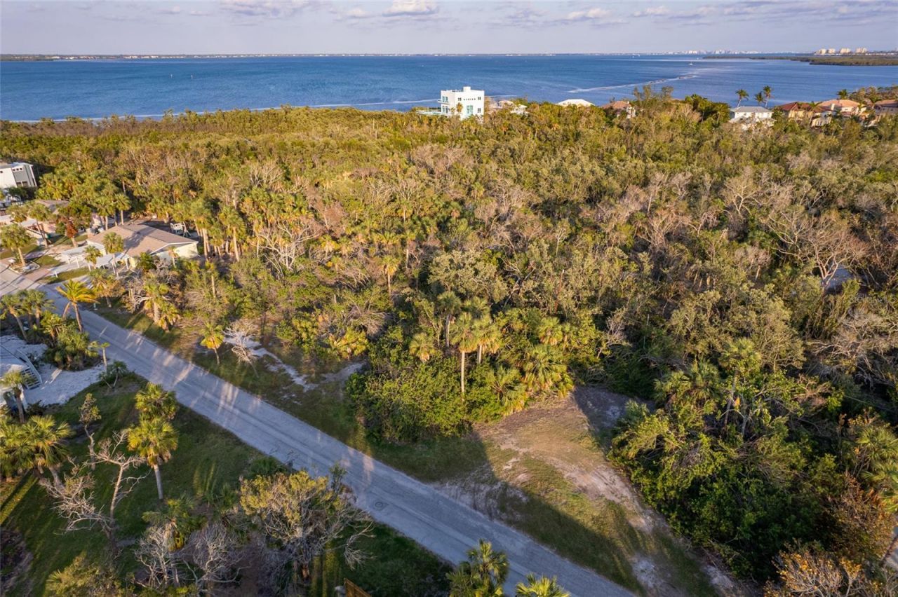 560 Gulf Bay Road, Longboat Key, FL 34228 Photo
