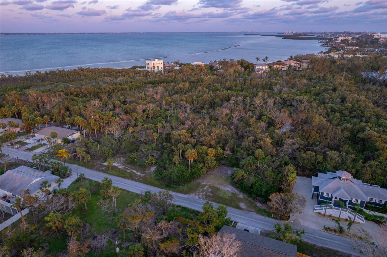 560 Gulf Bay Road, Longboat Key, FL 34228 Photo