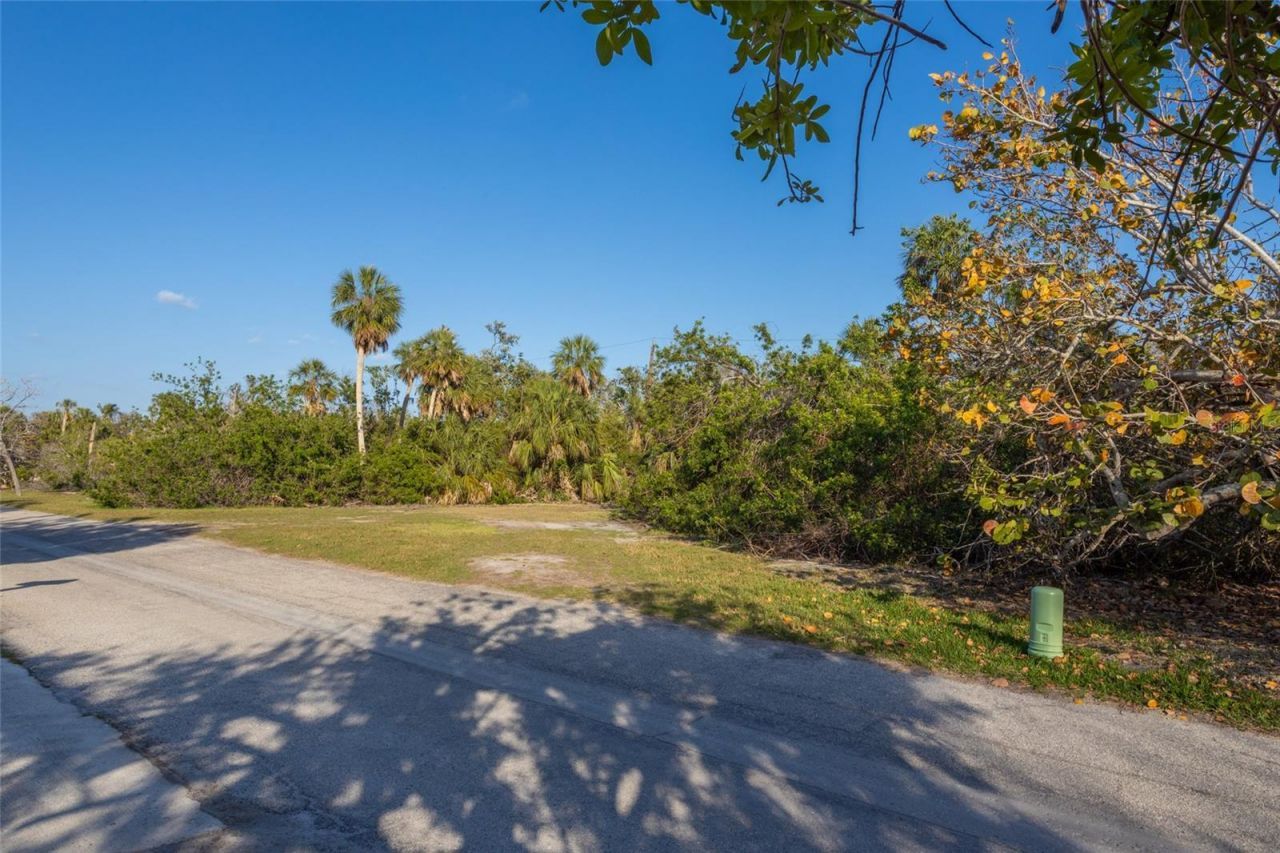 560 Gulf Bay Road, Longboat Key, FL 34228 Photo