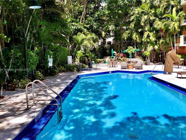 2951 S Bayshore Dr, Unit 815, Miami, FL 33133