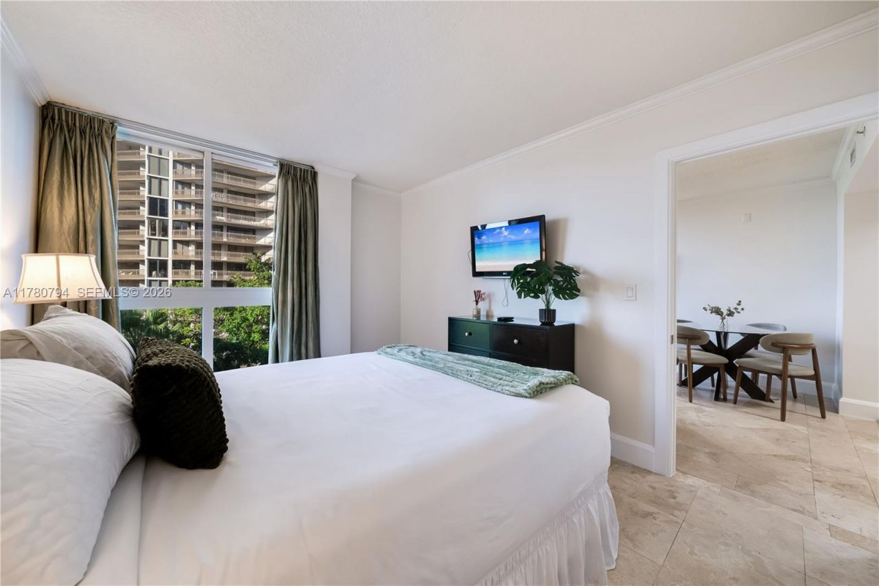 2951 S Bayshore Dr, Unit 815, Miami, FL 33133 Photo