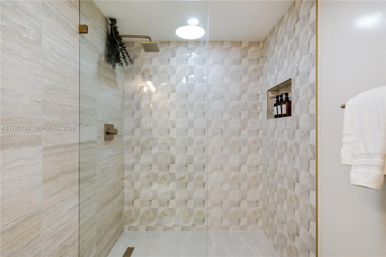 2951 S Bayshore Dr, Unit 815, Miami, FL 33133 Photo
