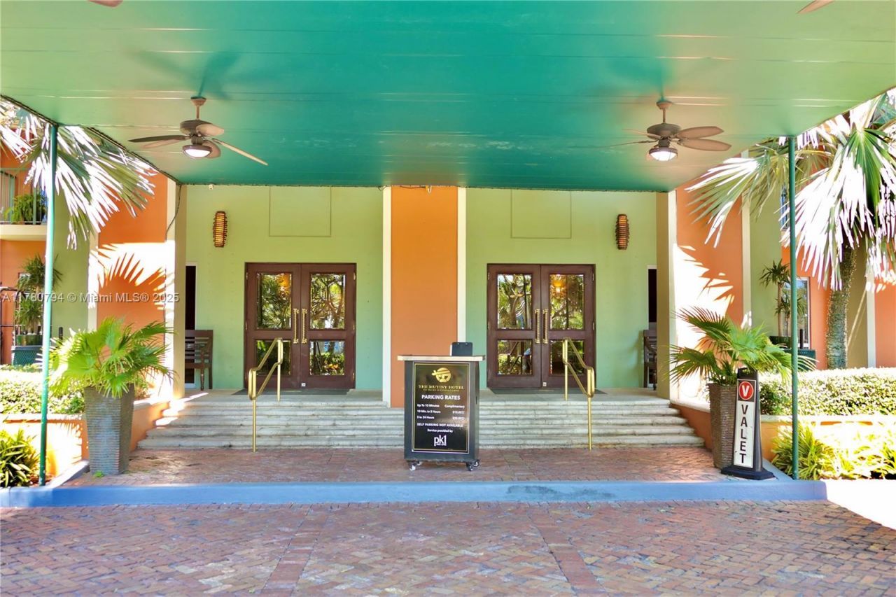 2951 S Bayshore Dr, Unit 815, Miami, FL 33133 Photo